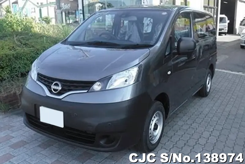 Nissan NV200 in Gray for Sale Image 2