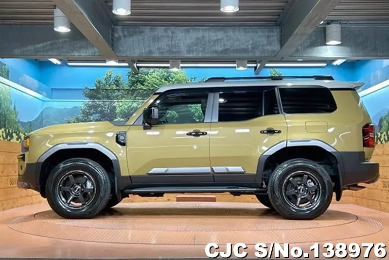 Toyota Land Cruiser 250 in Yellow for Sale Image 7