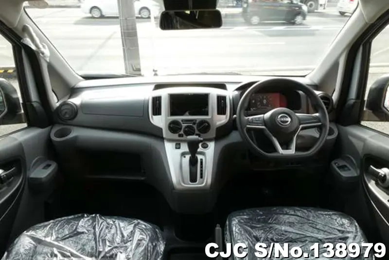 Nissan NV200 in Silver for Sale Image 2
