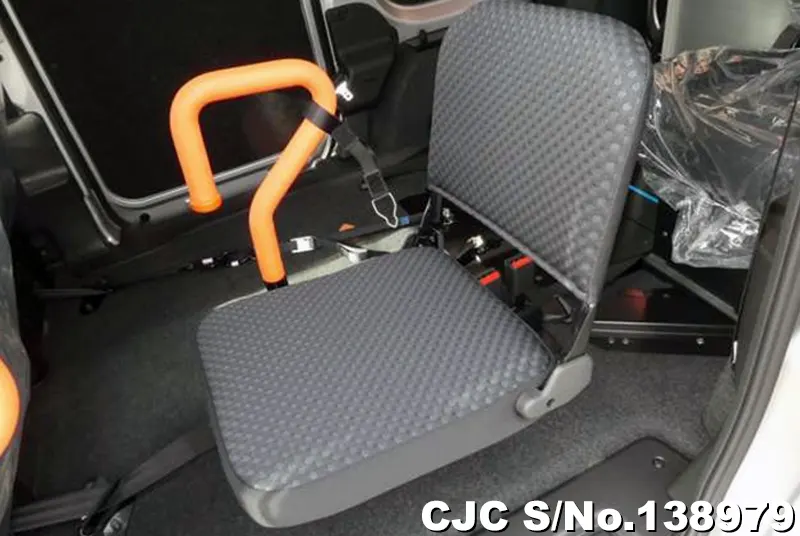 Nissan NV200 in Silver for Sale Image 3