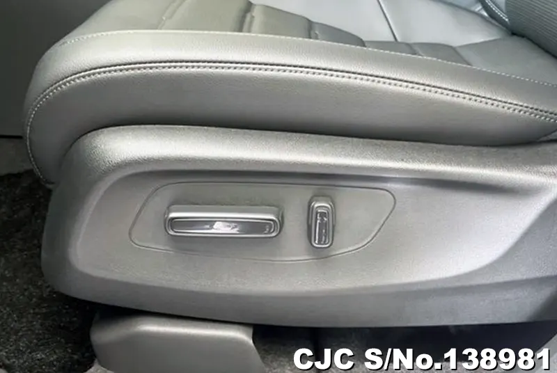 Honda CRV in Pearl for Sale Image 10
