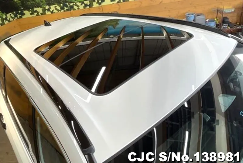 Honda CRV in Pearl for Sale Image 11