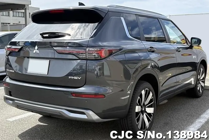 Mitsubishi Outlander in Gray for Sale Image 2