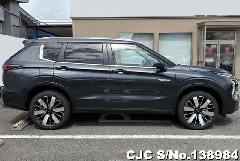 Mitsubishi Outlander in Gray for Sale Image 6