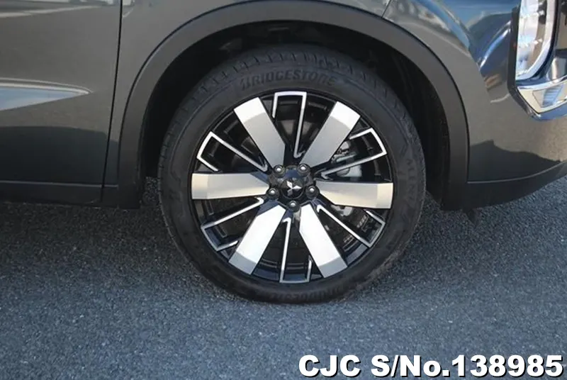 Mitsubishi Outlander in Gray for Sale Image 13
