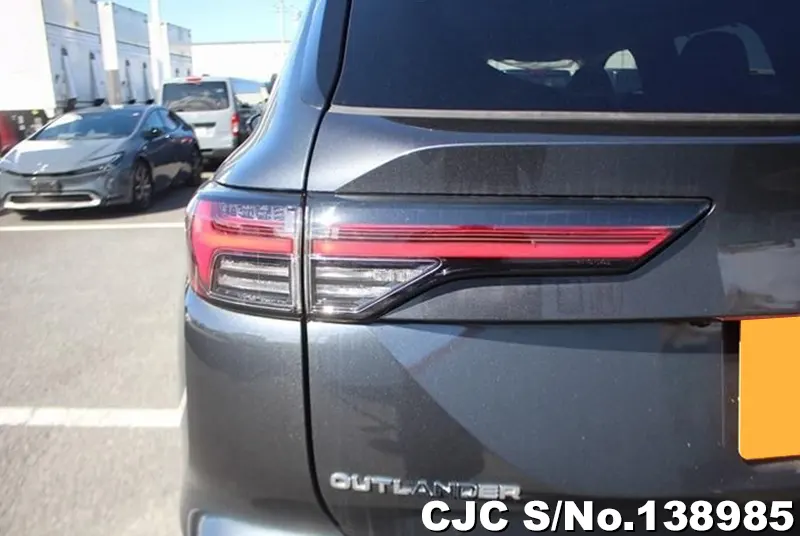 Mitsubishi Outlander in Gray for Sale Image 16