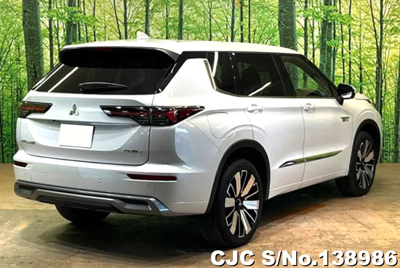 Mitsubishi Outlander in Pearl for Sale Image 1