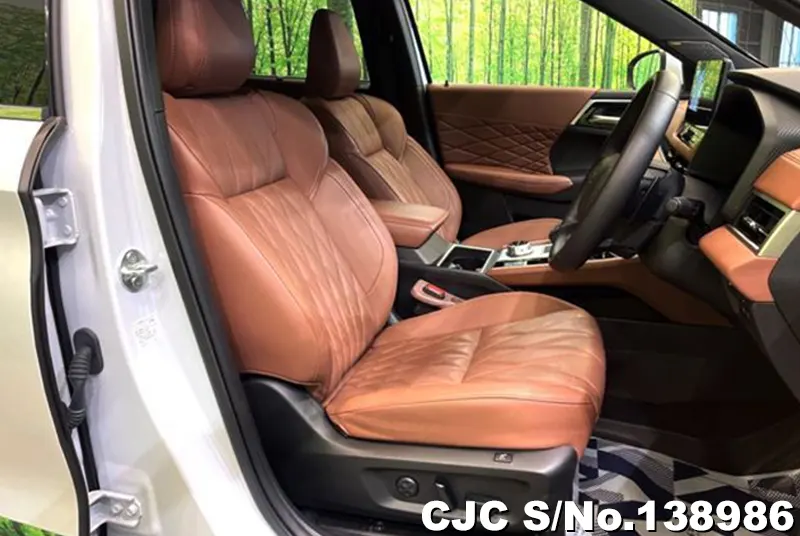 Mitsubishi Outlander in Pearl for Sale Image 5