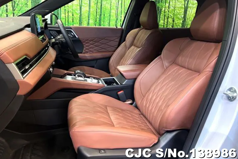 Mitsubishi Outlander in Pearl for Sale Image 6