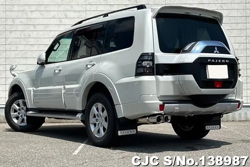 Mitsubishi Pajero in White for Sale Image 1