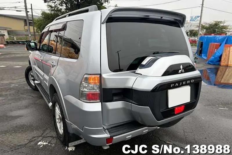 Mitsubishi Pajero in Silver for Sale Image 1