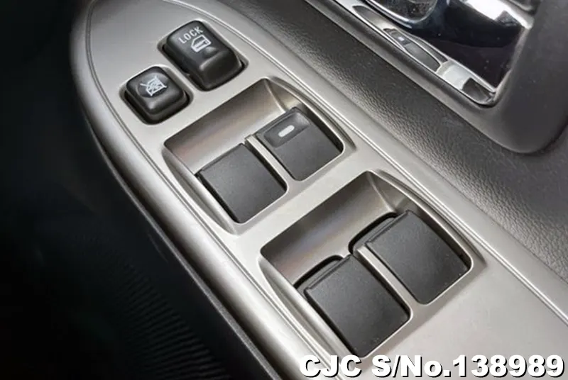 Mitsubishi Pajero in White for Sale Image 5