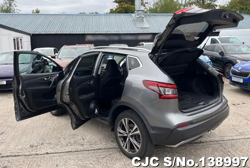 Nissan Qashqai in Gray for Sale Image 5