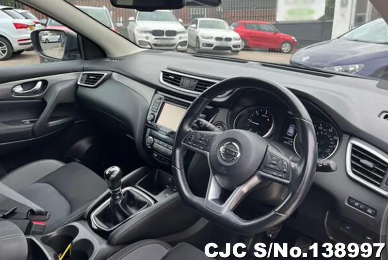 Nissan Qashqai in Gray for Sale Image 7
