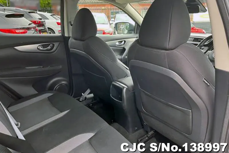 Nissan Qashqai in Gray for Sale Image 10