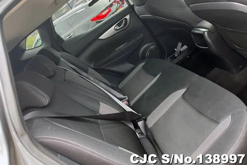 Nissan Qashqai in Gray for Sale Image 12