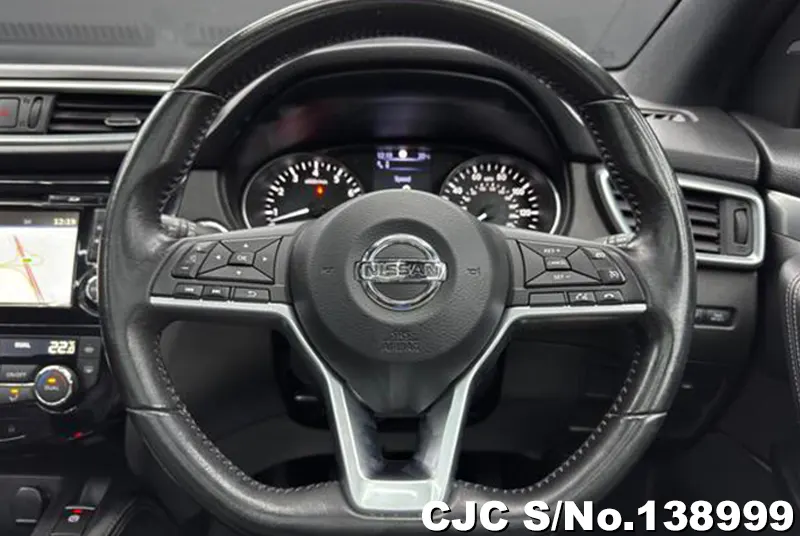Nissan Qashqai in Black for Sale Image 13