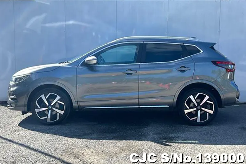 Nissan Qashqai in Gray for Sale Image 4