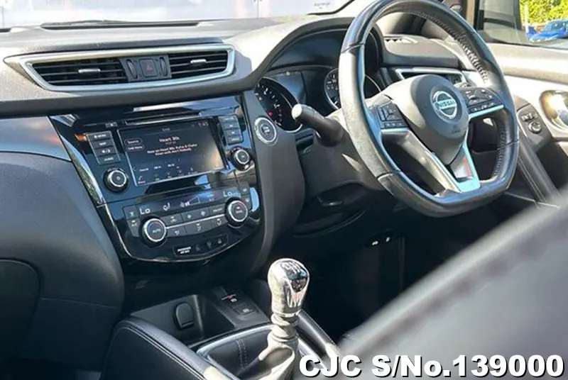 Nissan Qashqai in Gray for Sale Image 7