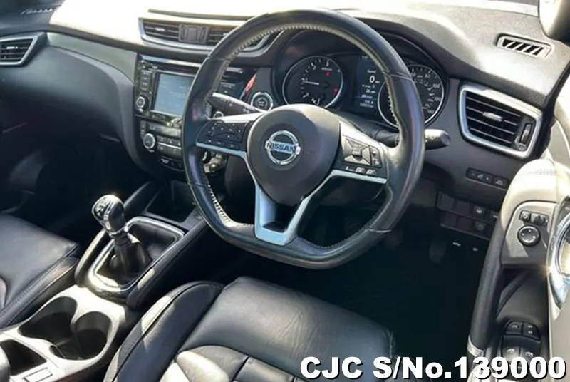 Nissan Qashqai in Gray for Sale Image 8