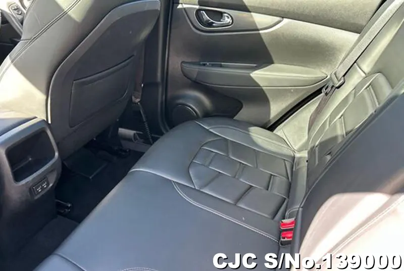 Nissan Qashqai in Gray for Sale Image 13