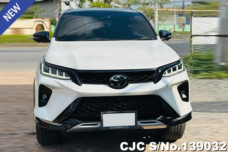 Toyota Fortuner in White for Sale Image 2