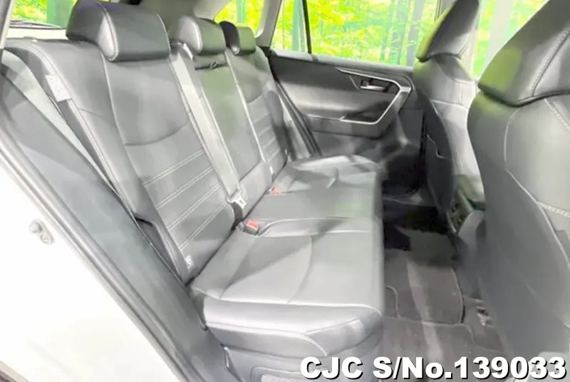 Toyota Rav4 in White for Sale Image 8