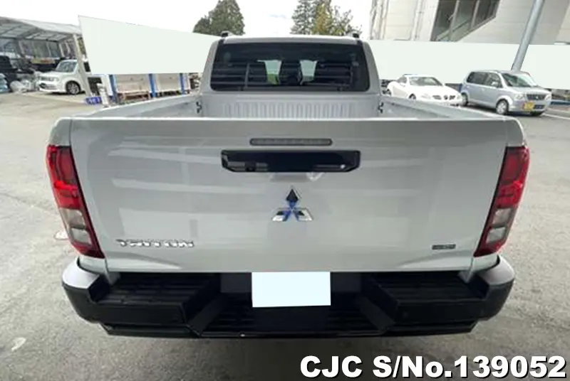 Mitsubishi Triton in White for Sale Image 5