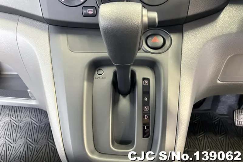 Nissan NV200 in White for Sale Image 13