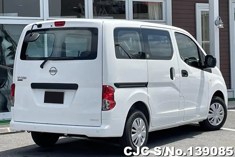 Nissan NV200 in White for Sale Image 2