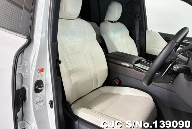 Lexus LX 600 in Pearl for Sale Image 9