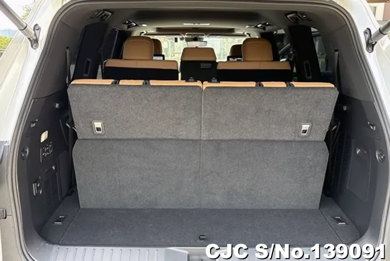 Lexus LX 600 in Pearl for Sale Image 5