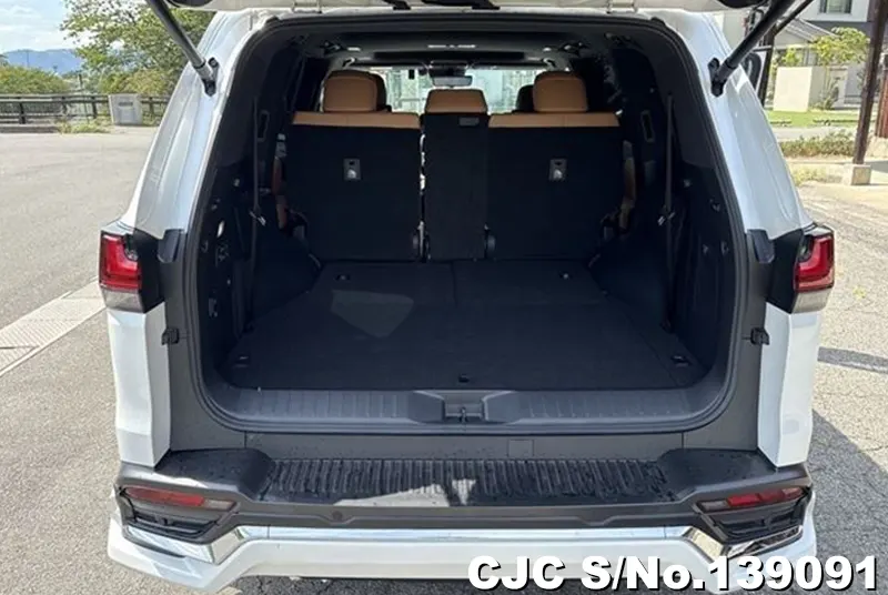 Lexus LX 600 in Pearl for Sale Image 6