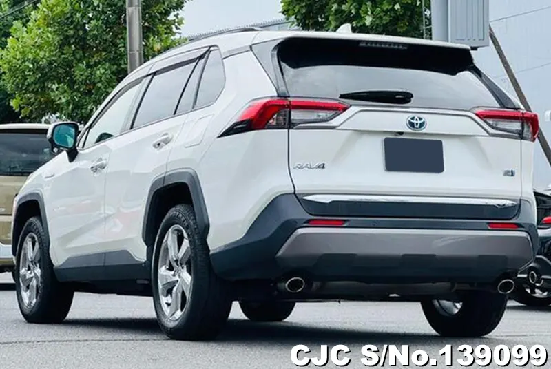 Toyota Rav4 in White for Sale Image 1