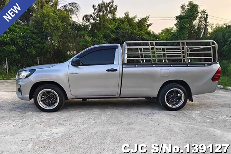 Toyota Hilux in Gray for Sale Image 7