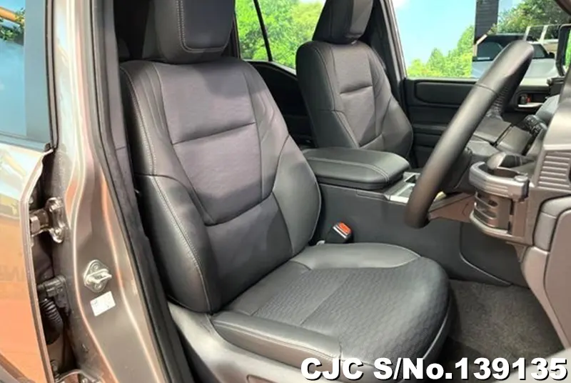 Toyota Land Cruiser 250 in Gray for Sale Image 2