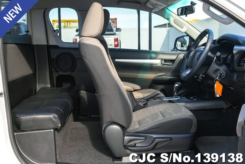 Toyota Hilux in White for Sale Image 9