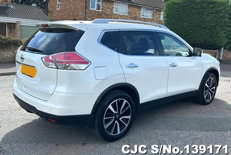 Nissan X-Trail in White for Sale Image 2