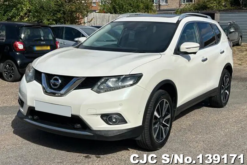 Nissan X-Trail in White for Sale Image 3