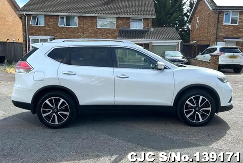 Nissan X-Trail in White for Sale Image 6