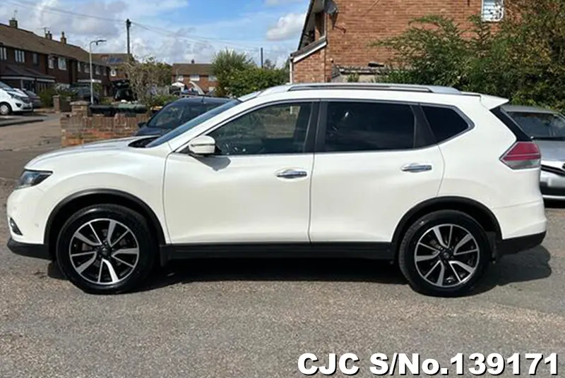 Nissan X-Trail in White for Sale Image 7