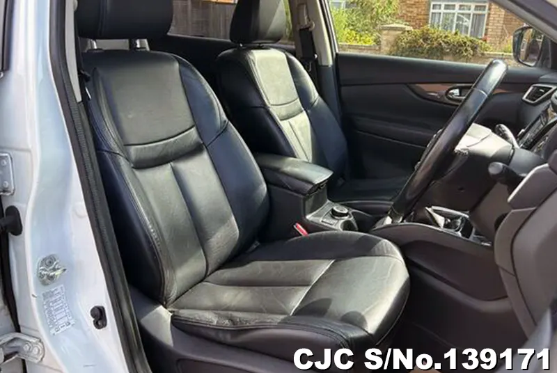 Nissan X-Trail in White for Sale Image 11