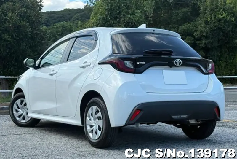 Toyota Yaris in Pearl for Sale Image 1