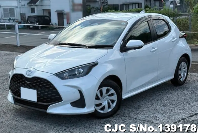 Toyota Yaris in Pearl for Sale Image 3
