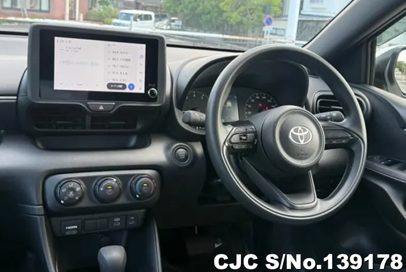 Toyota Yaris in Pearl for Sale Image 5