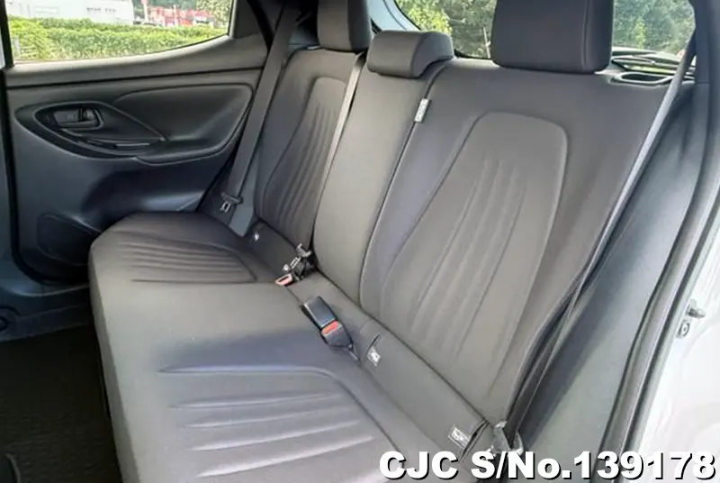 Toyota Yaris in Pearl for Sale Image 7