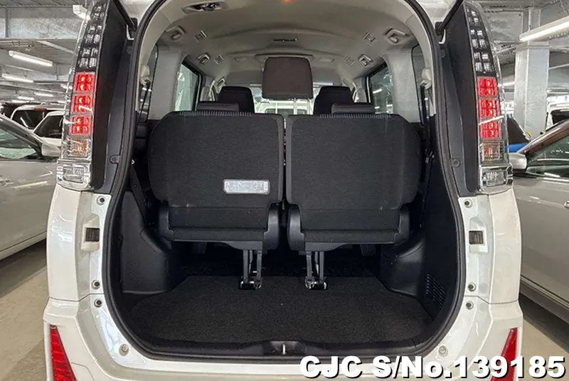 Toyota Voxy in White for Sale Image 4