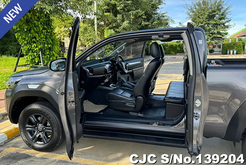 Toyota Hilux in Gray for Sale Image 6