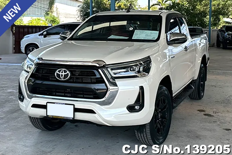 Toyota Hilux in White for Sale Image 3
