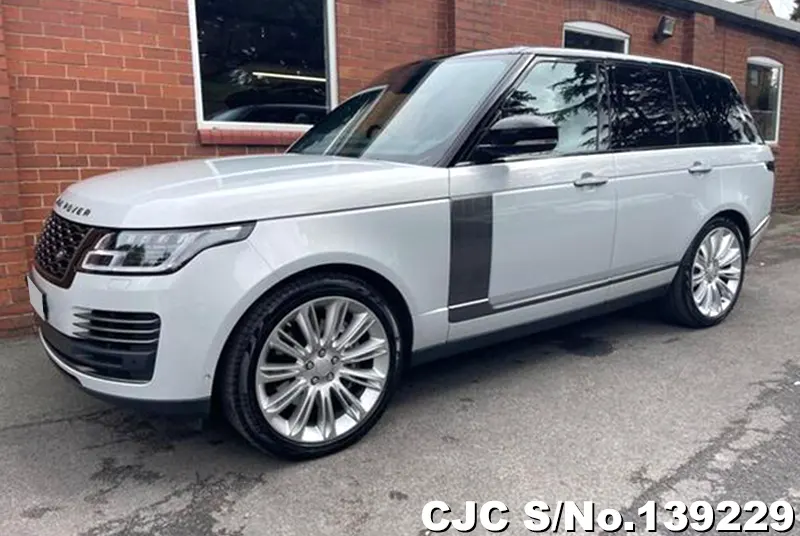 Land Rover Range Rover in Silver for Sale Image 1